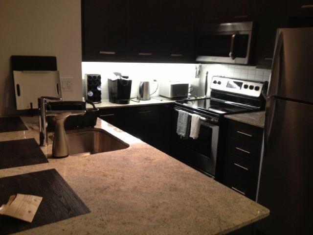 Square One Fully Furnished Suite ميسيسوجا المظهر الخارجي الصورة