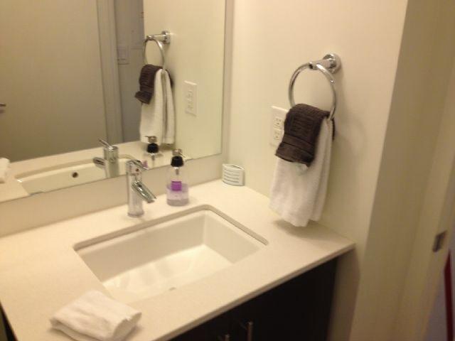 Square One Fully Furnished Suite ميسيسوجا المظهر الخارجي الصورة