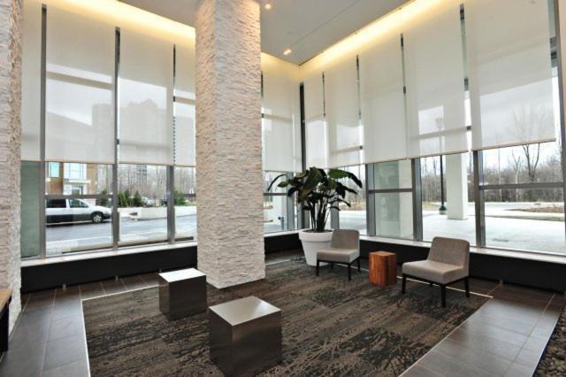 Square One Fully Furnished Suite ميسيسوجا المظهر الخارجي الصورة