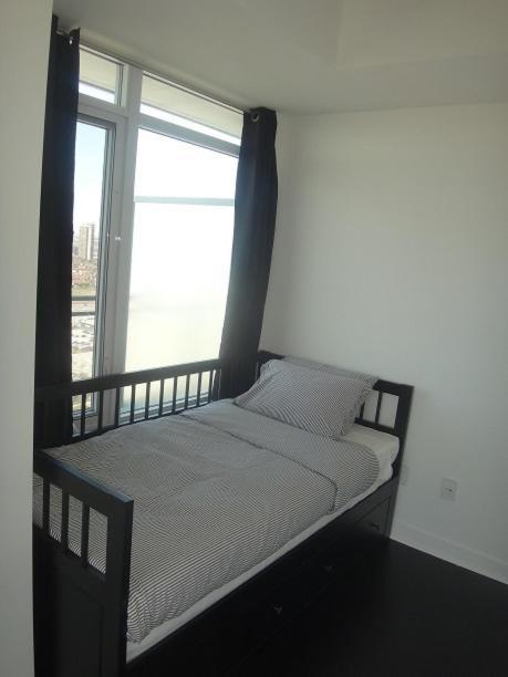 Square One Fully Furnished Suite ميسيسوجا المظهر الخارجي الصورة
